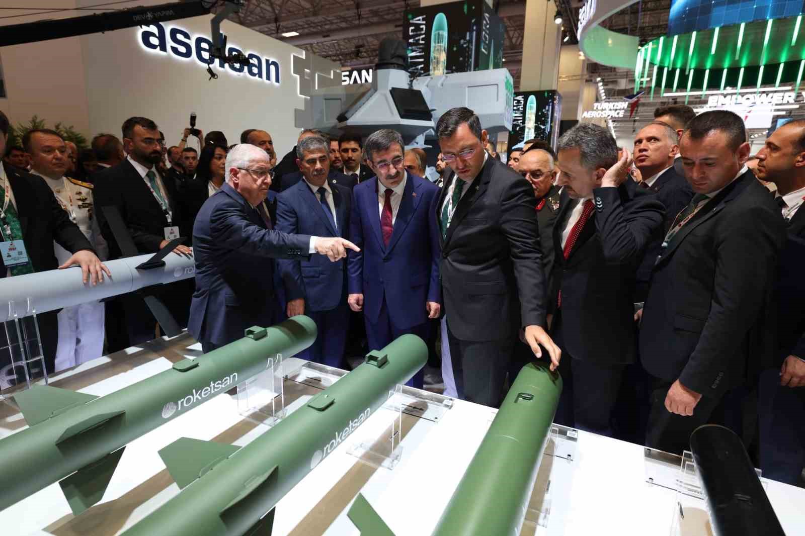 Milli Savunma Bakanı Güler, Uluslararası Savunma Sanayi Fuarı’na katıldı
