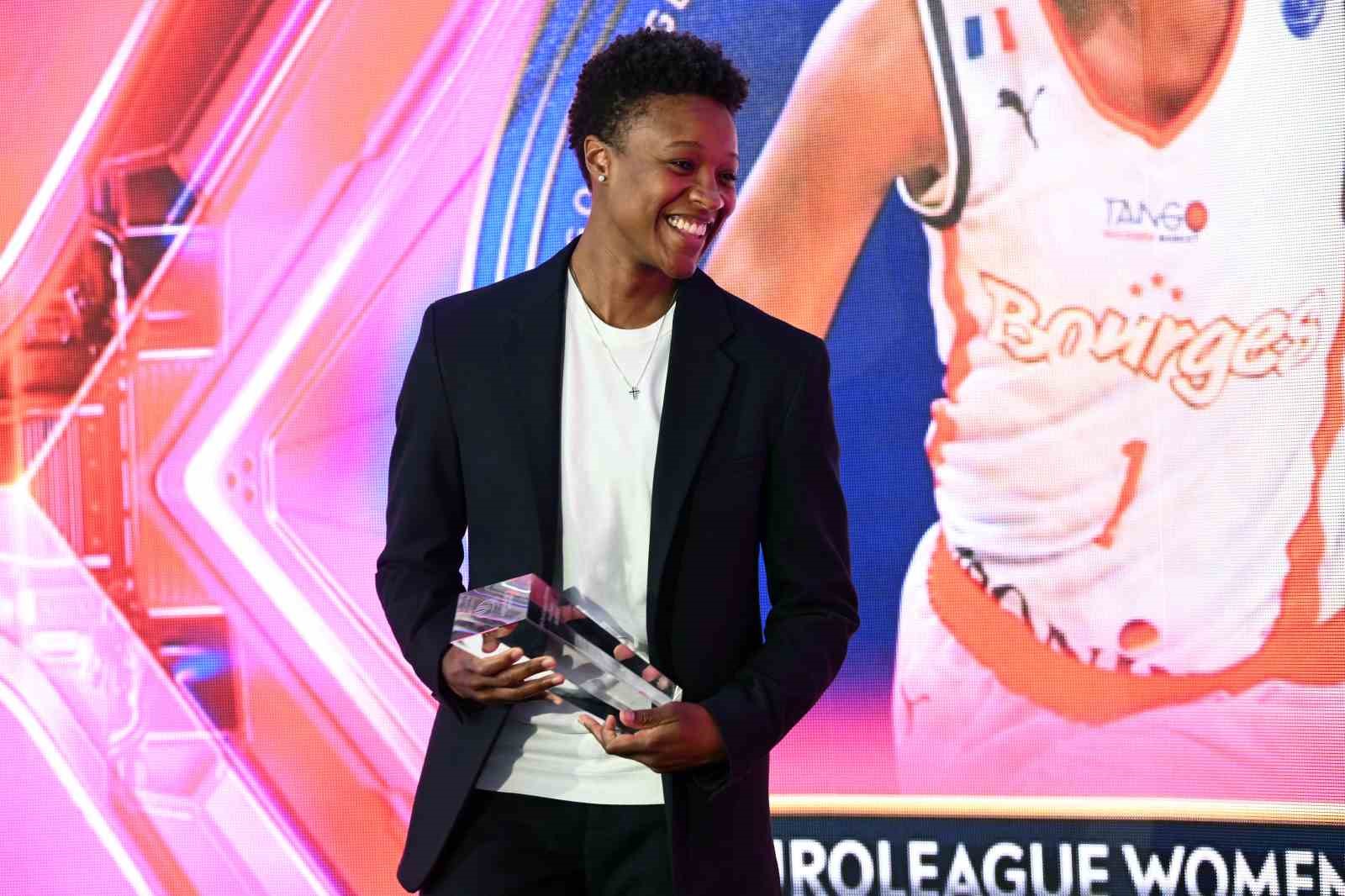 Fenerbahçe Kadın Basketbol Takımı, Yvonne Anderson’u kadrosuna kattı