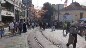 Taksim’de önce sağanak sonra güneş şaşkınlığı