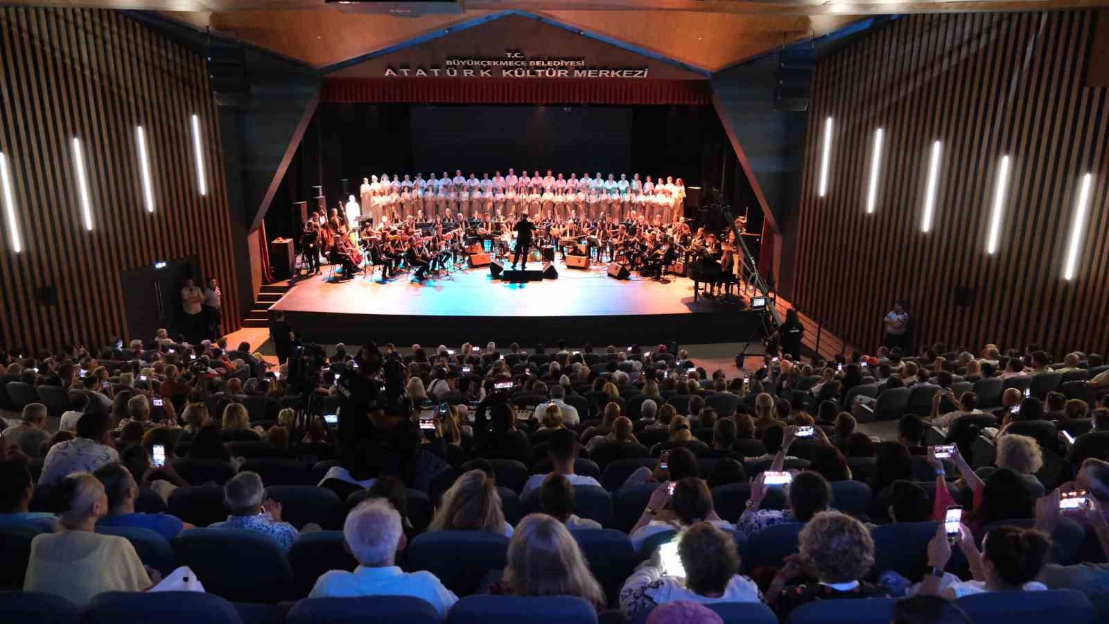 Büyükçekmece’de Aşık Veysel için anma gecesi düzenlendi