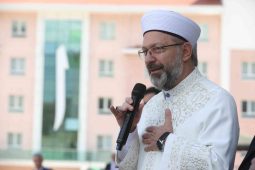 Diyanet İşleri Başkanı Erbaş: “Muharrem ayının ve Aşure Günü’nün birliğimizi, kardeşliğimizi pekiştirmeye vesile olmasını Yüce Rabbimizden niyaz ediyorum”