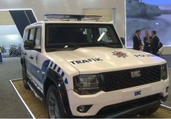 Yerli ve milli zırhlı polis aracı TULGA 4×4 SUV İDEF’te yoğun ilgi gördü