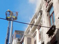 İstiklal Caddesi’nde yangın paniği