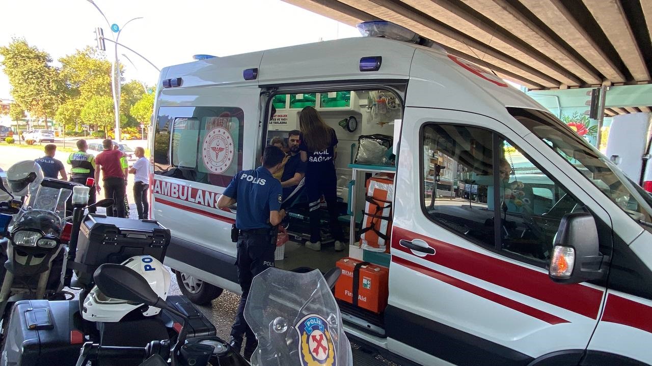 Kocaeli’de iki otomobil kavşakta çarpıştı: 2 yaralı