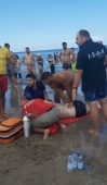Serinlemek için denize giren 2 kişi boğulmaktan kurtarıldı