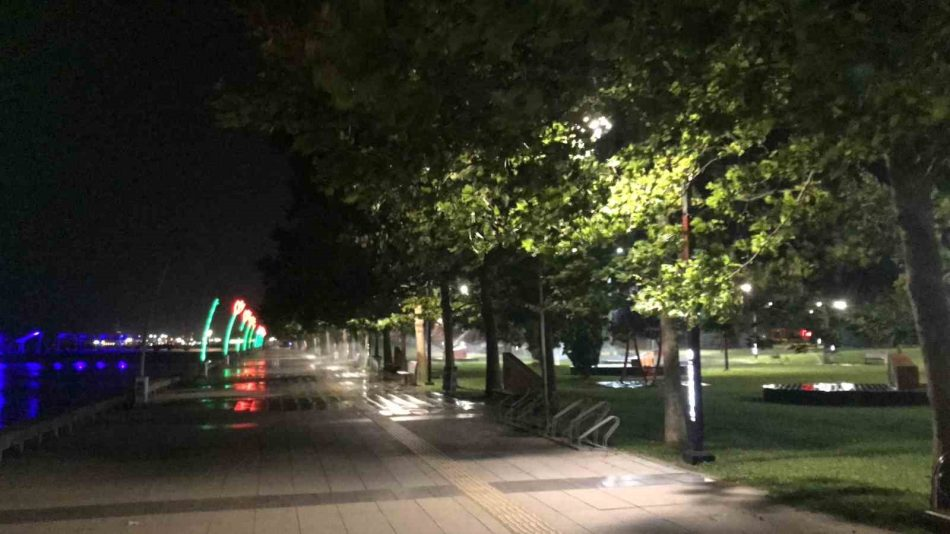 Kocaeli'de en sıcak gününden sonra fırtına etkili oldu