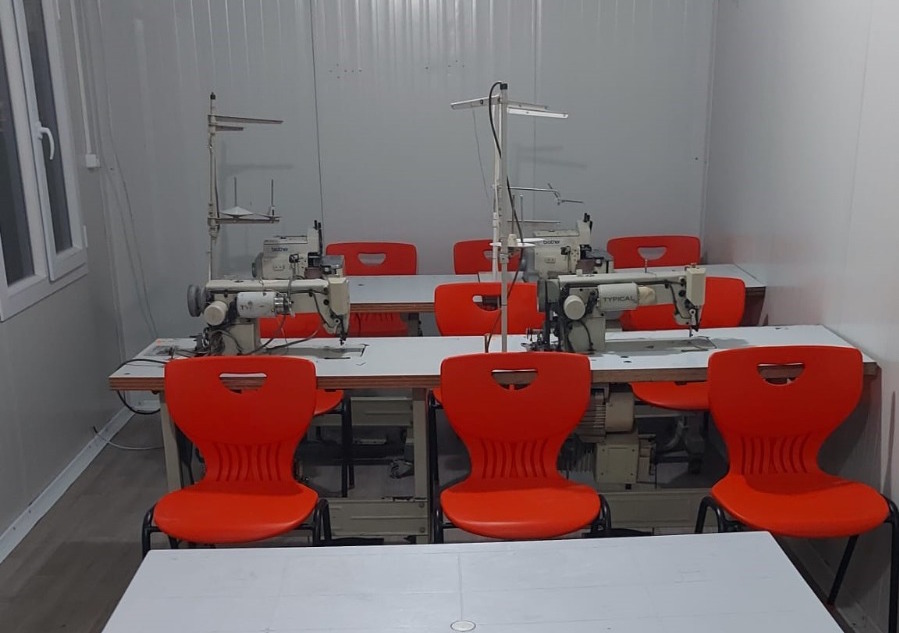 İzmit Belediyesi, K.Maraş’ta dikiş atölyesi kurdu