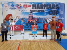 Kendileri küçük başarıları çok büyük