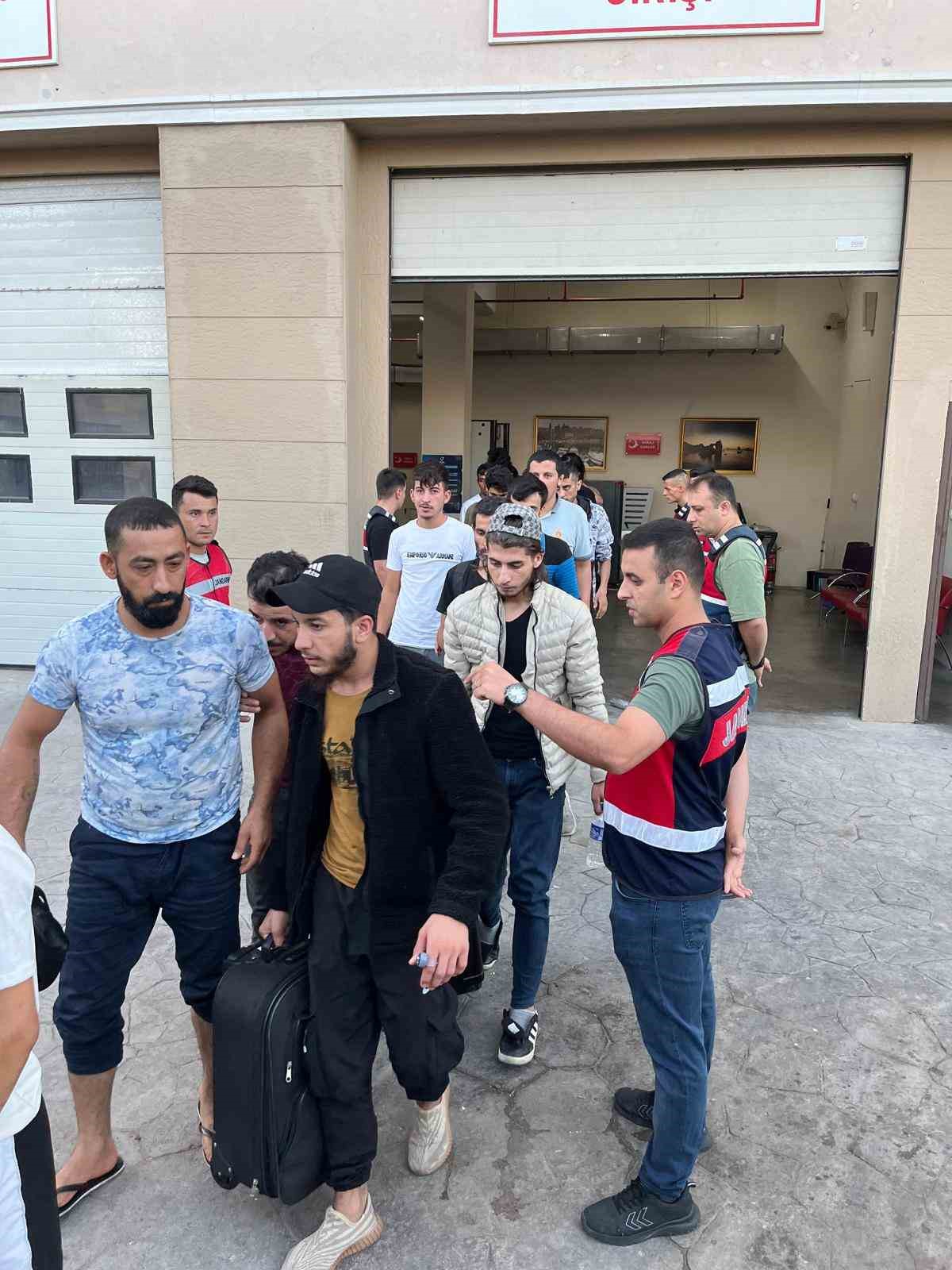 Kocaeli’de 37 düzensiz göçmen sınır dışı edildi