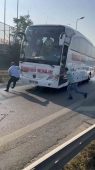 Kartal’da otobüsün önünü kesti, elindeki bıçak ile muavini kovaladı