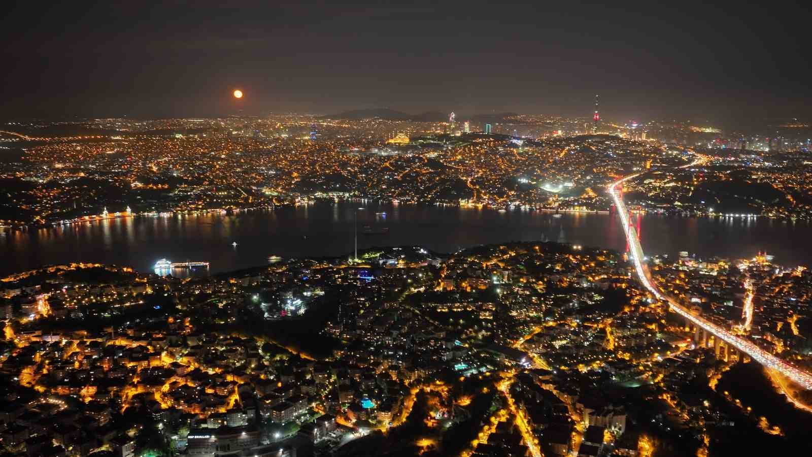 İstanbul’da hayran bırakan Süper Ay manzarası dron ile görüntülendi