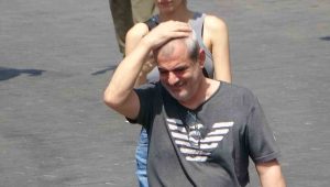 Taksim’e gelenlerin sıcak havayla imtihanı: Termometreler 40 dereceyi gösterdi