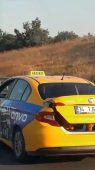 TEM’de ticari taksinin bagajında ilginç yolculuk kamerada