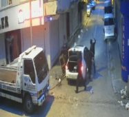 Lüks araçla soygun girişimini komşuların müdahalesi engelledi