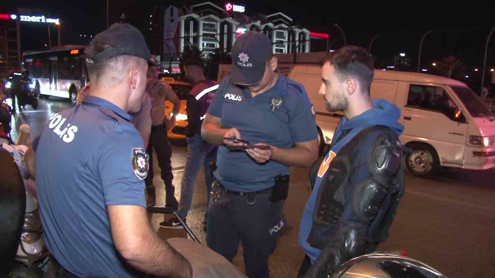 Ümraniye’de kurallara uymayan motosiklet sürücülerine ceza