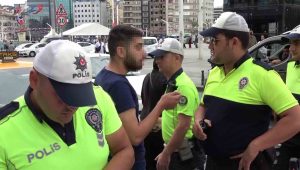 Taksim’de taksicilere yönelik yapılan denetimde polise mukavemet gösteren taksici gözaltına alındı