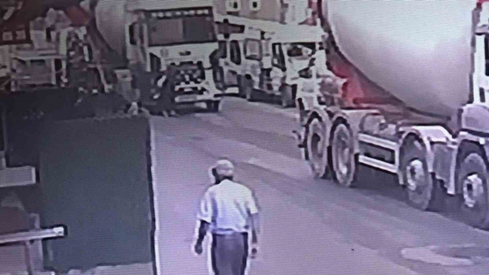 Pendik’te beton mikserinin altında kalan kadın kriko ile kurtarıldı