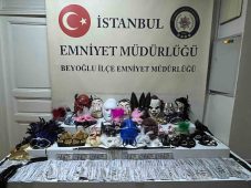 Beyoğlu’nda dolar saçanlar yakalandı: 13 gözaltı