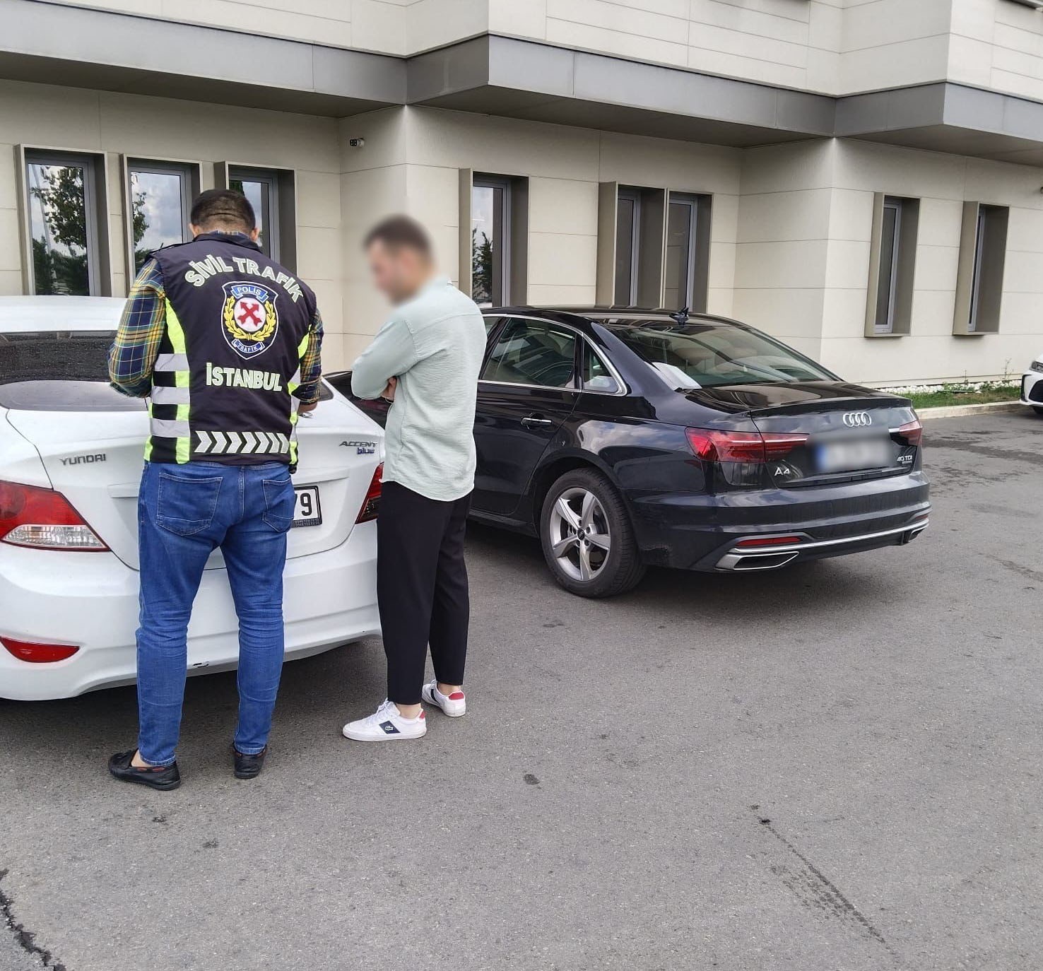 İstanbul’da emniyet şeridini işgal eden sürücüye ceza