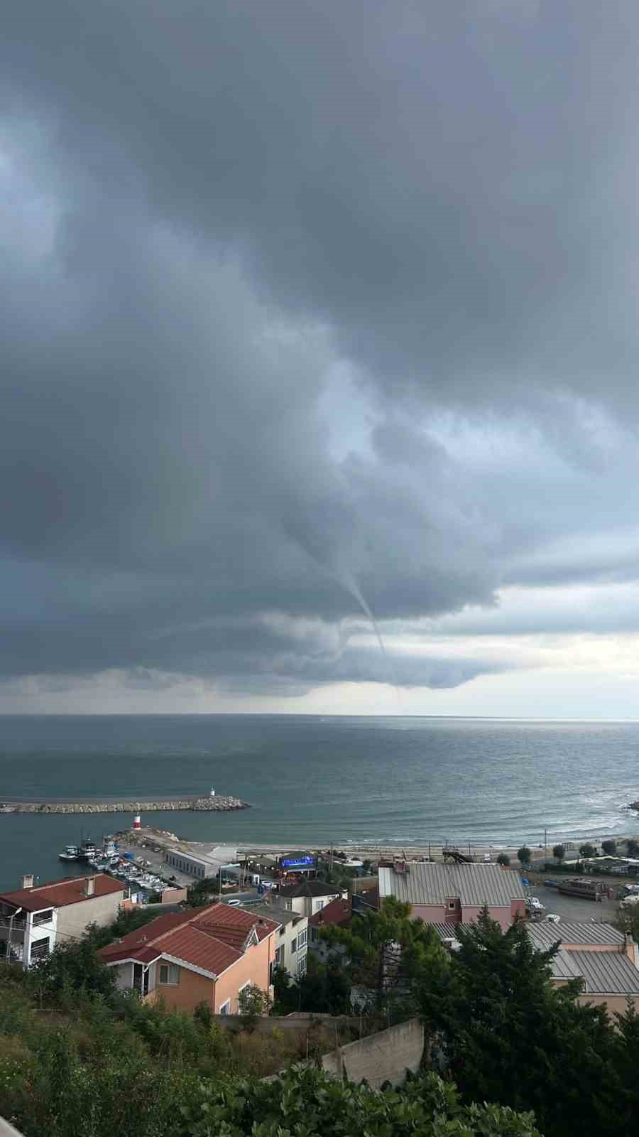 Karaburun Sahili’nde hortum çıktı