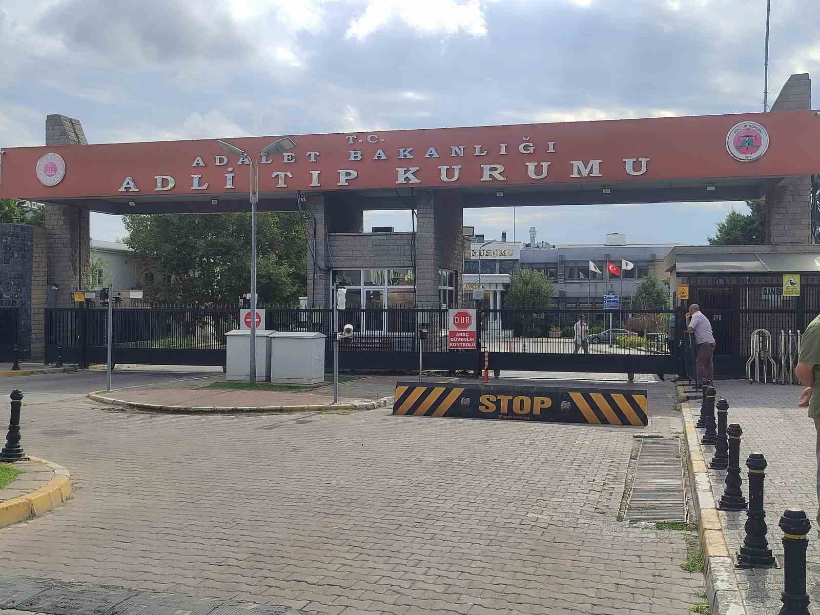 Küçükçekmece’deki silahlı saldırıda hayatını kaybeden şahsın cenazesi Adli Tıp Kurumu’ndan teslim alındı