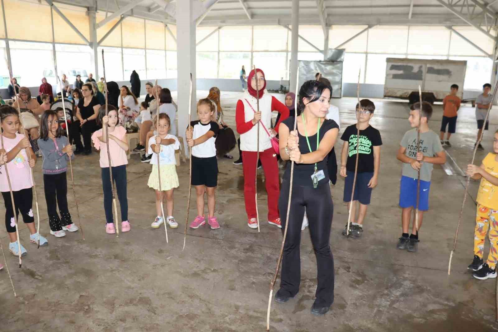 İzmit’te çocuklar doyasıya eğleniyor