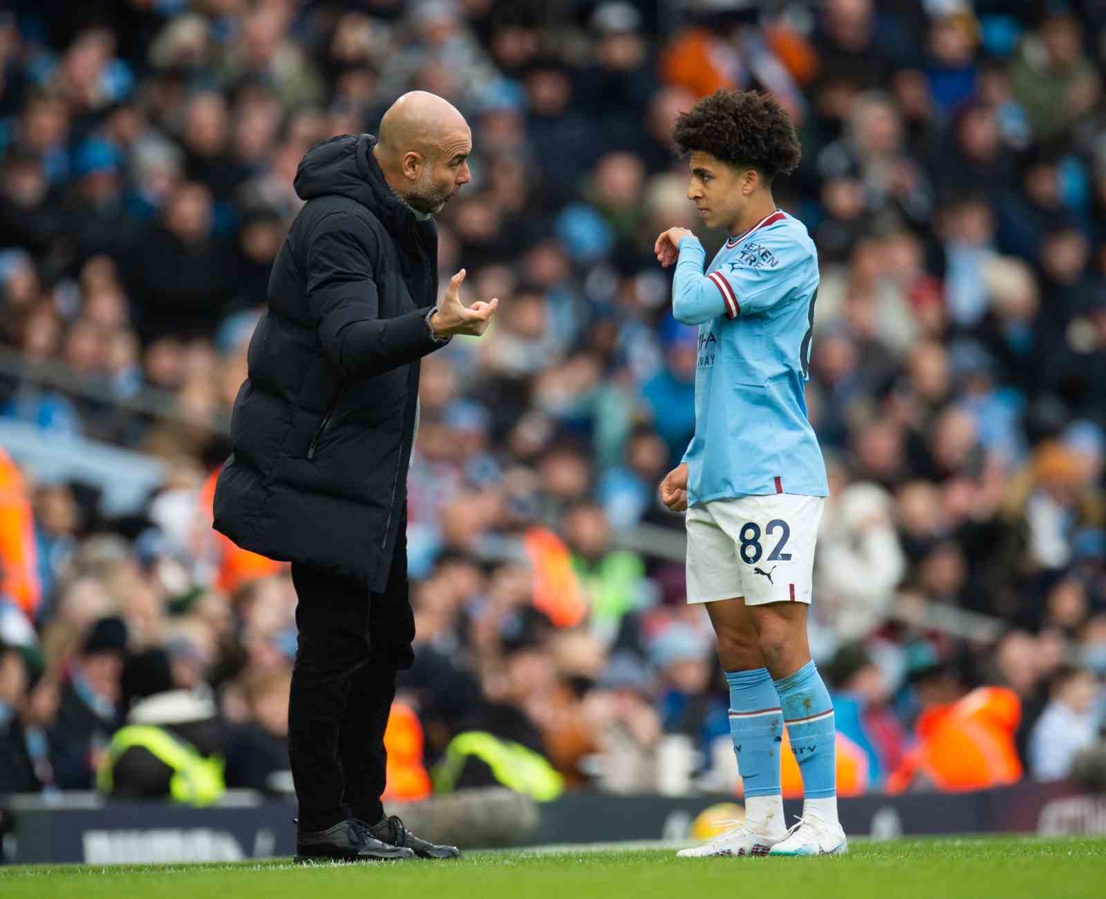 Manchester City, Rico Lewis’in sözleşmesini 2028 yılına kadar uzattı