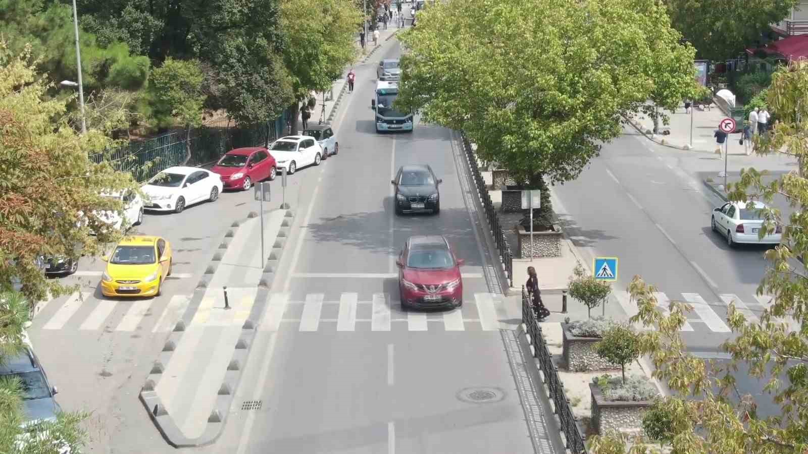Kadıköy’de yayalara öncelik tanımayan sürücülere ceza yağdı