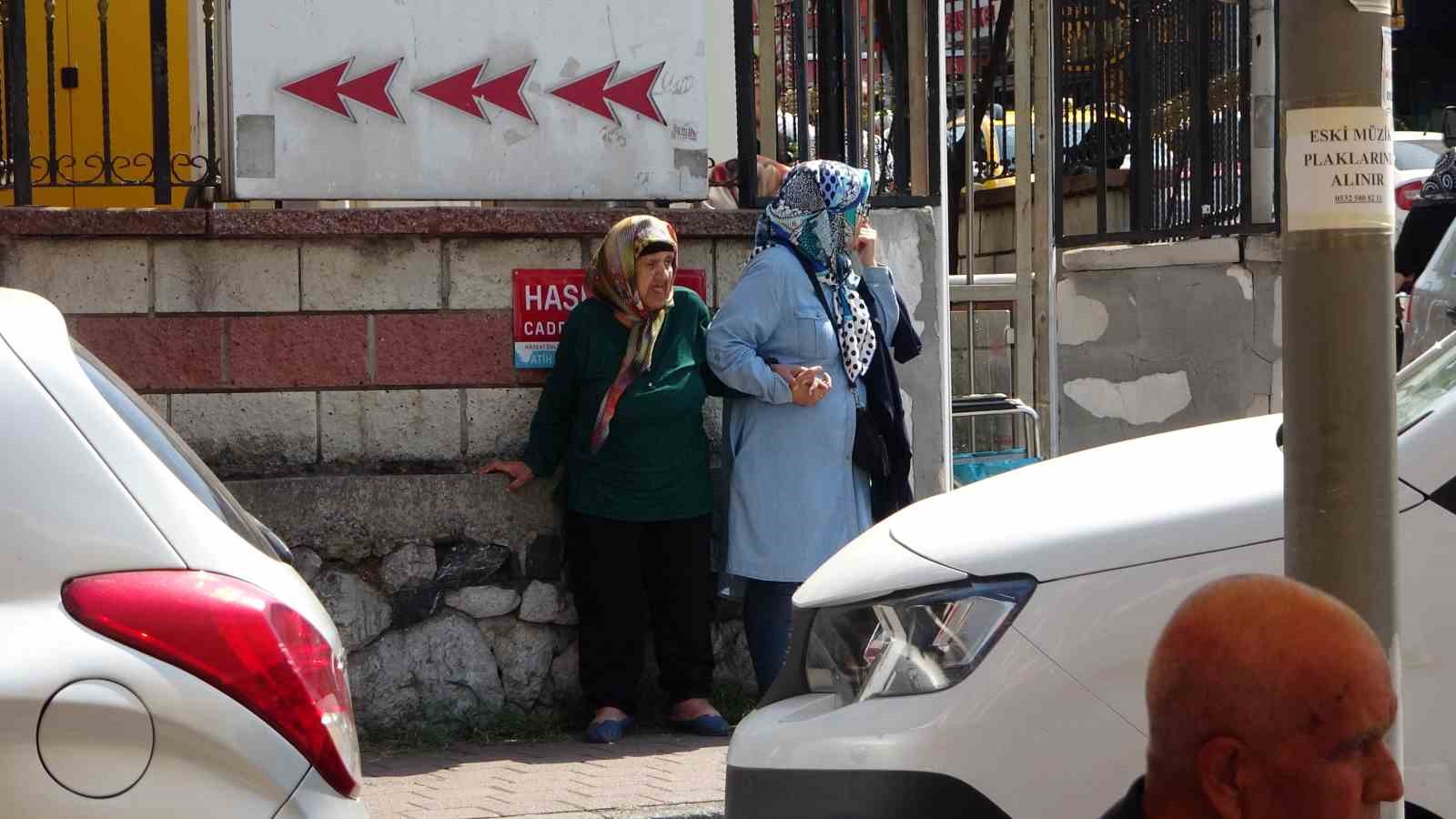 Fatih’te değişim saati bahanesiyle müşteri almayan pişkin taksici kamerada