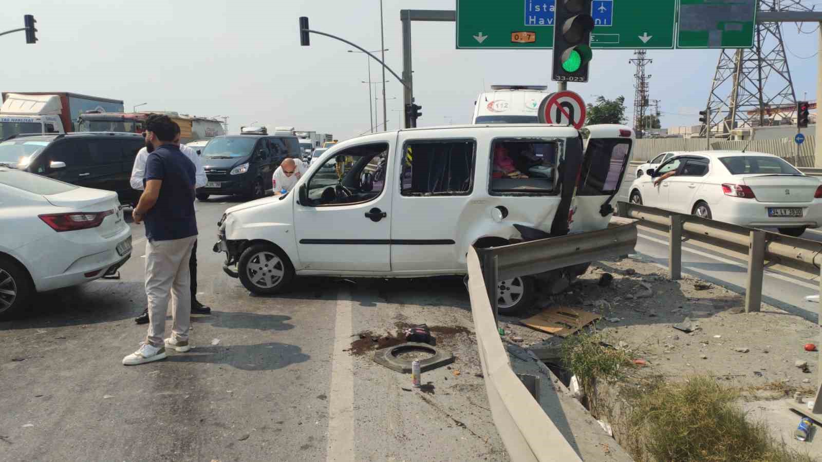 Sultangazi’de yaşlı kadın trafik kazasında yaralanan eşinin başından ayrılmadı