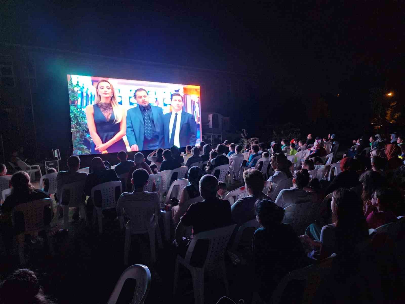 Gölcük’te açık hava sinema keyfi
