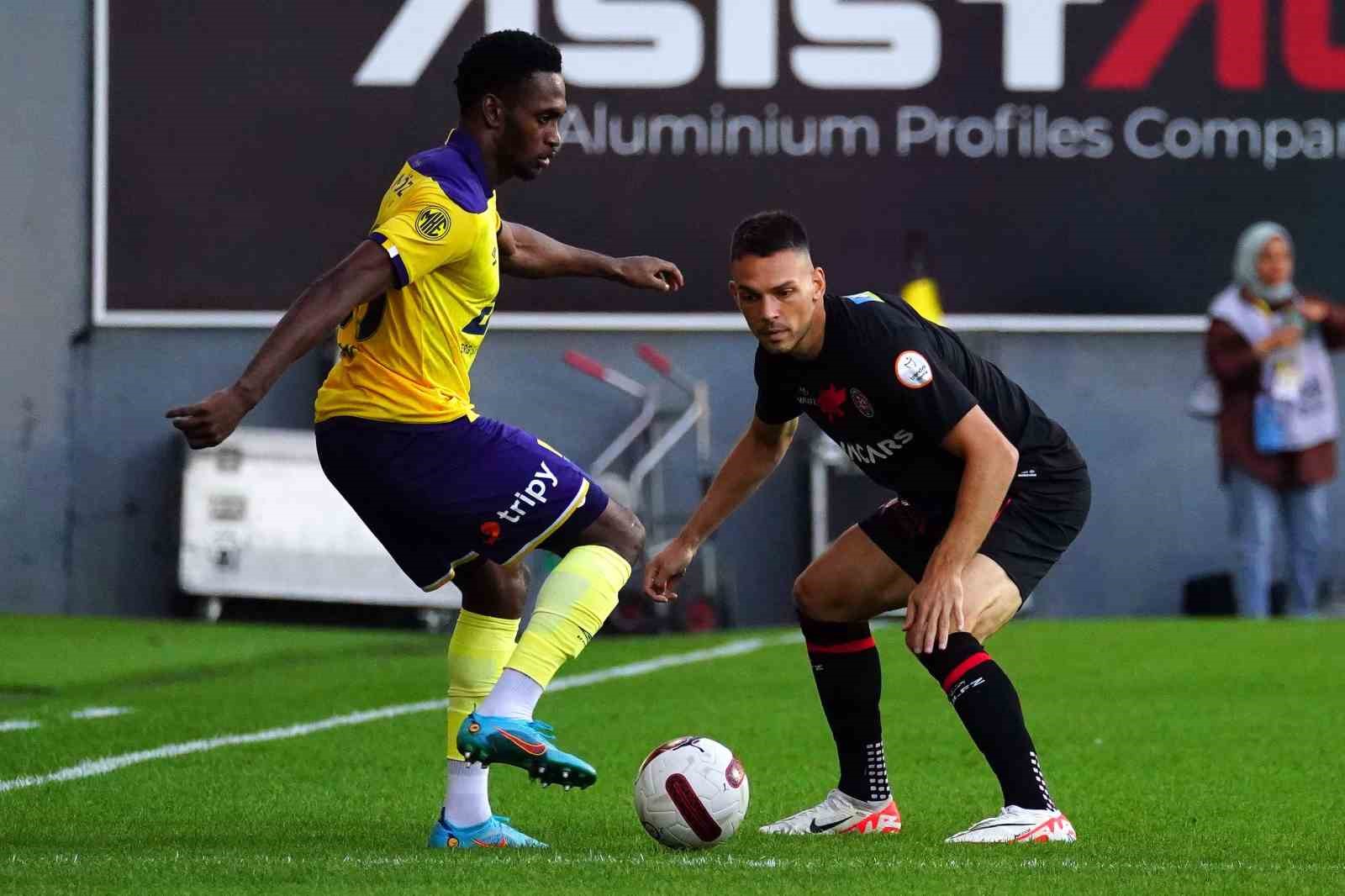 Trendyol Süper Lig: Karagümrük: 0 – MKE Ankaragücü: 0 (Maç devam ediyor)