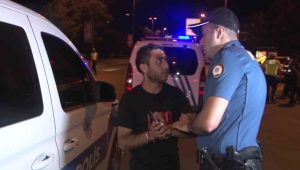 Kadıköy’deki trafik denetiminde alkollü sürücü polis ekiplerine zorluk çıkardı: “Gelmiyorum gelin beni evden alın”