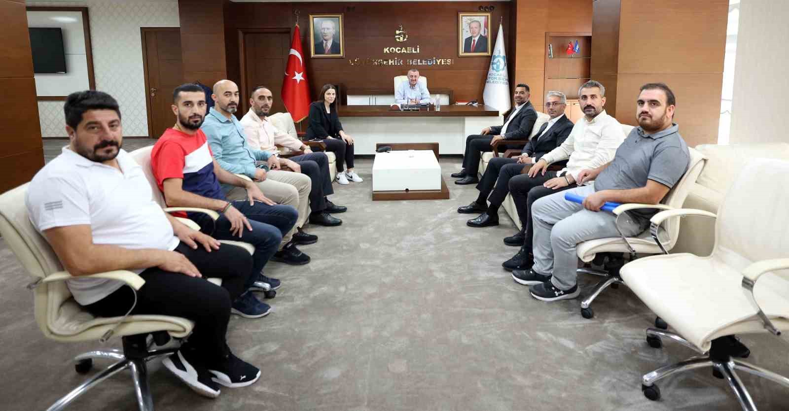 Başkan Büyükakın: “Dip çamuru temizliği Körfez’in geleceğine dönük atılmış en kritik çalışmadır”
