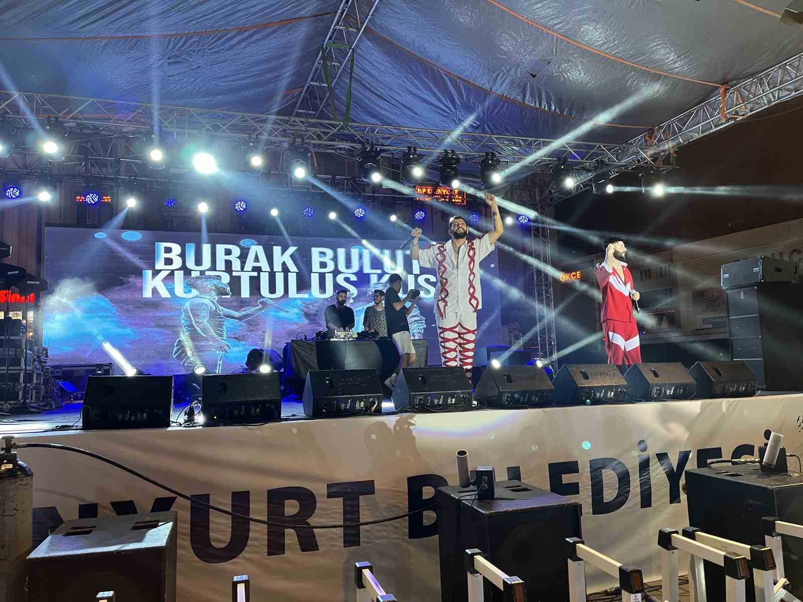 Esenyurt’ta Burak Bulut ve Kurtuluş Kuş rüzgarı esti