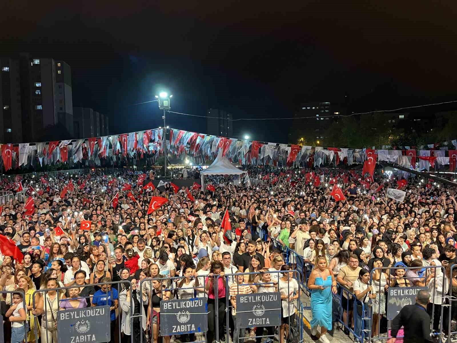Beylikdüzü’nde 10. Barış ve Sevgi Buluşmaları “Zafer Yürüyüşü” ile başladı