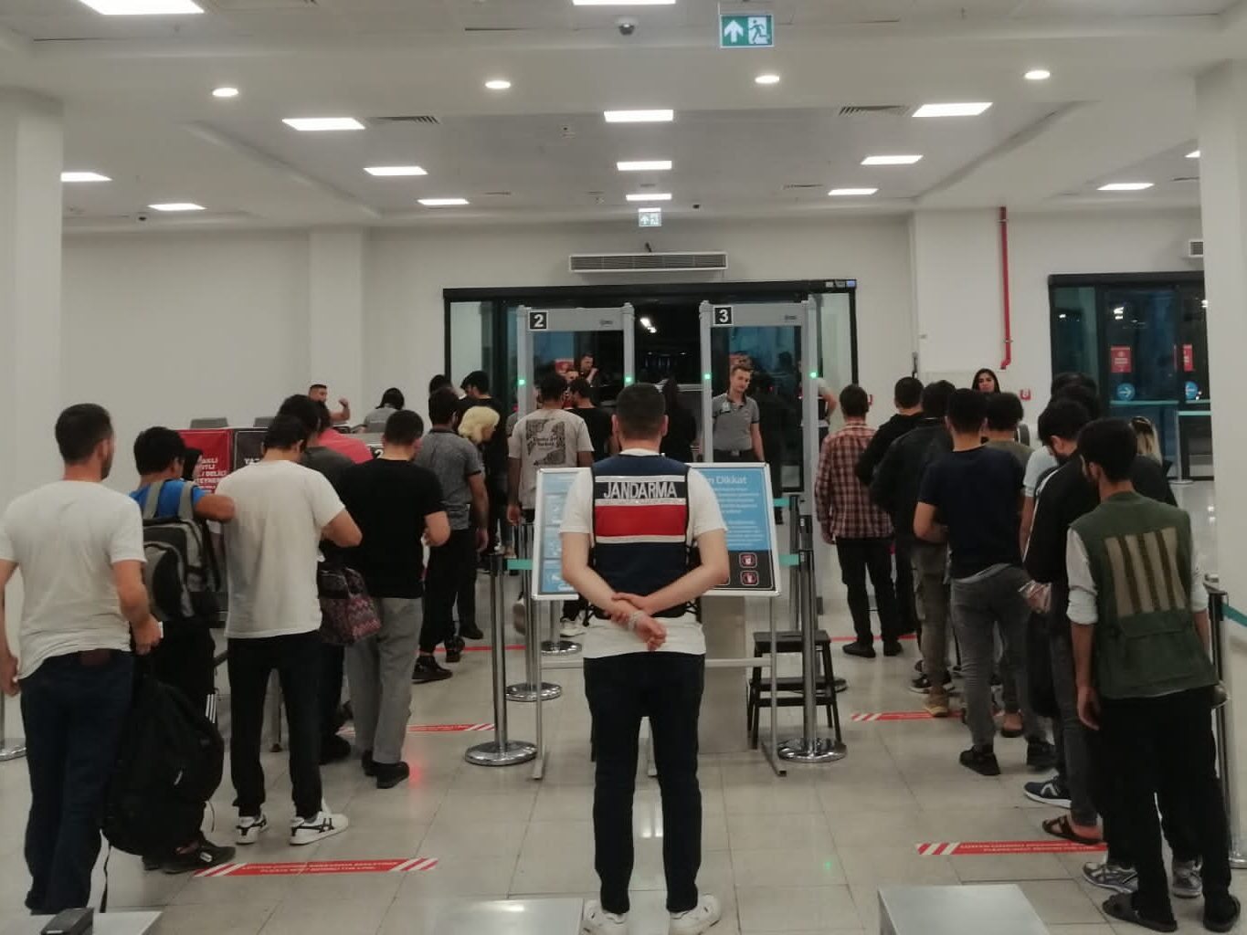 Kocaeli Valiliğinden açıklama! 163 kişi sınır dışı edildi Kocaeli Valiliğinden açıklama! 163 kişi sınır dışı edildi