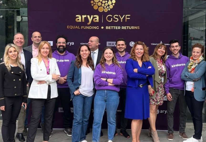 Arya kadını Aydın, Ağrı dağına tırmandı! Arya kadını Aydın, Ağrı dağına tırmandı!