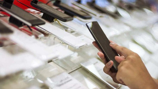 Gençlere vergisiz telefon! Hangi modellerde indirim planlanıyor?