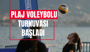 Derince’de plaj voleybolu turnuvası kıyasıya mücadele ile başladı