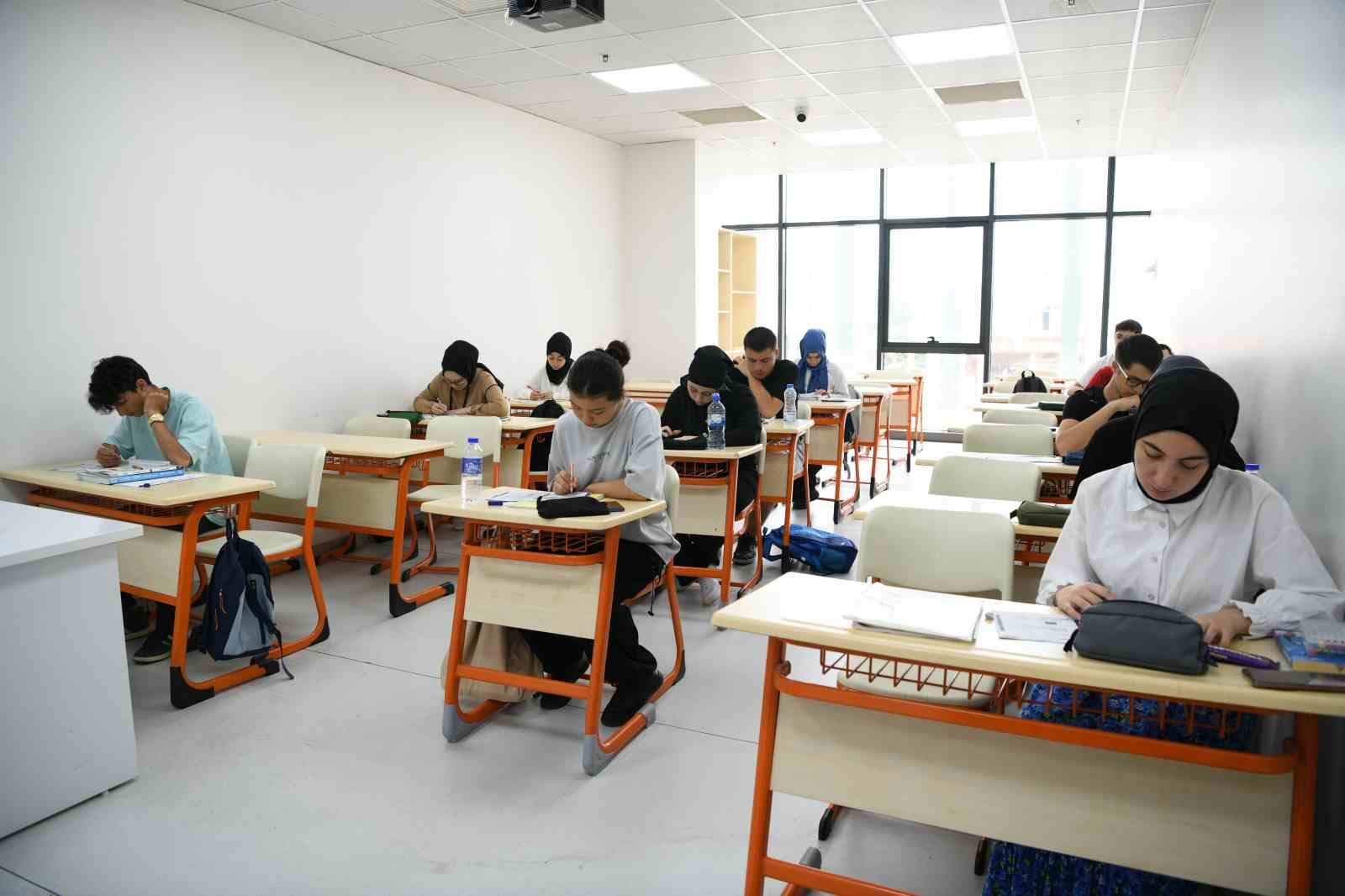 Çayırova’da üniversiteye hazırlık kursu kayıtları devam ediyor