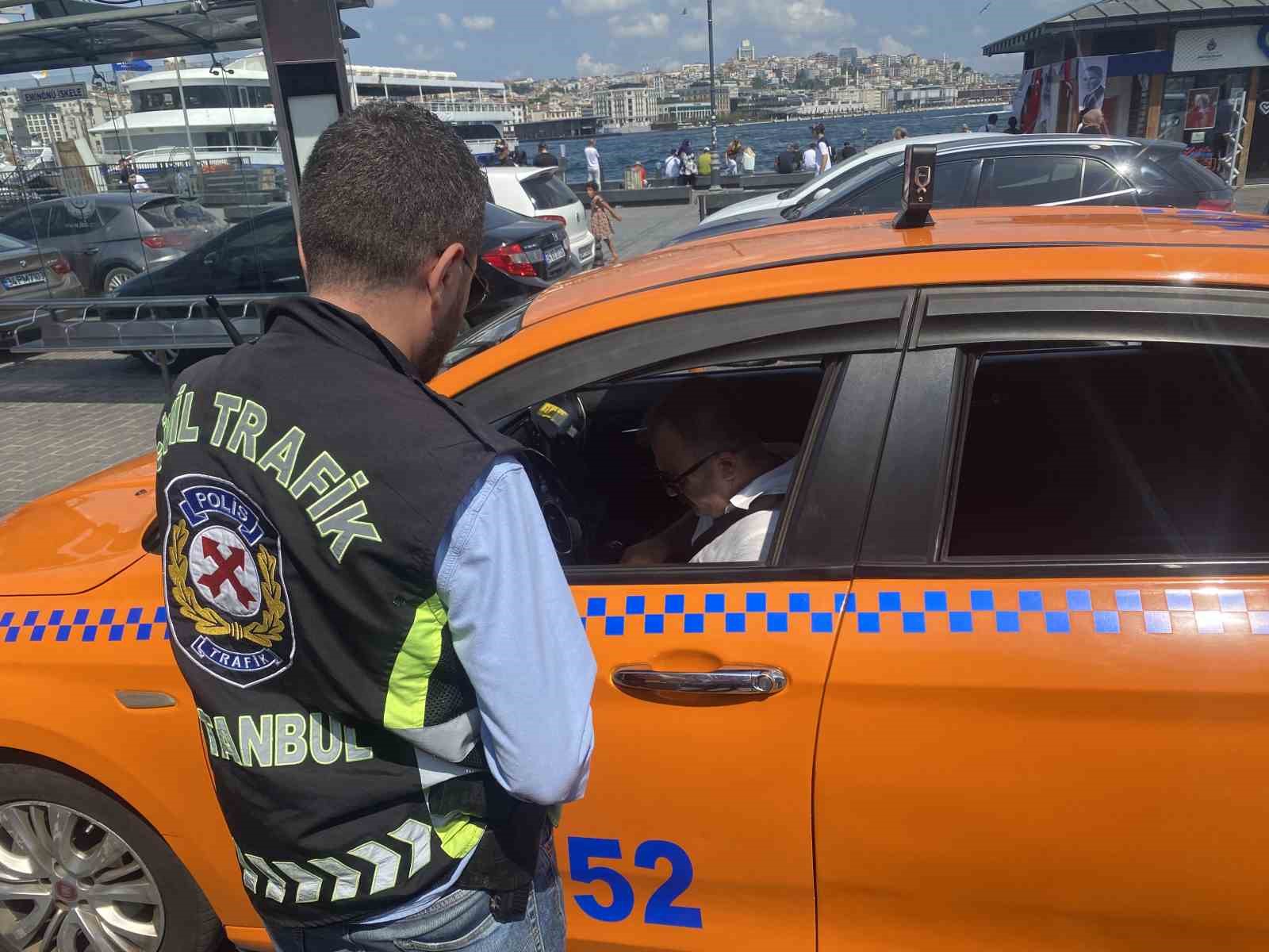 Eminönü’nde taksi denetimi