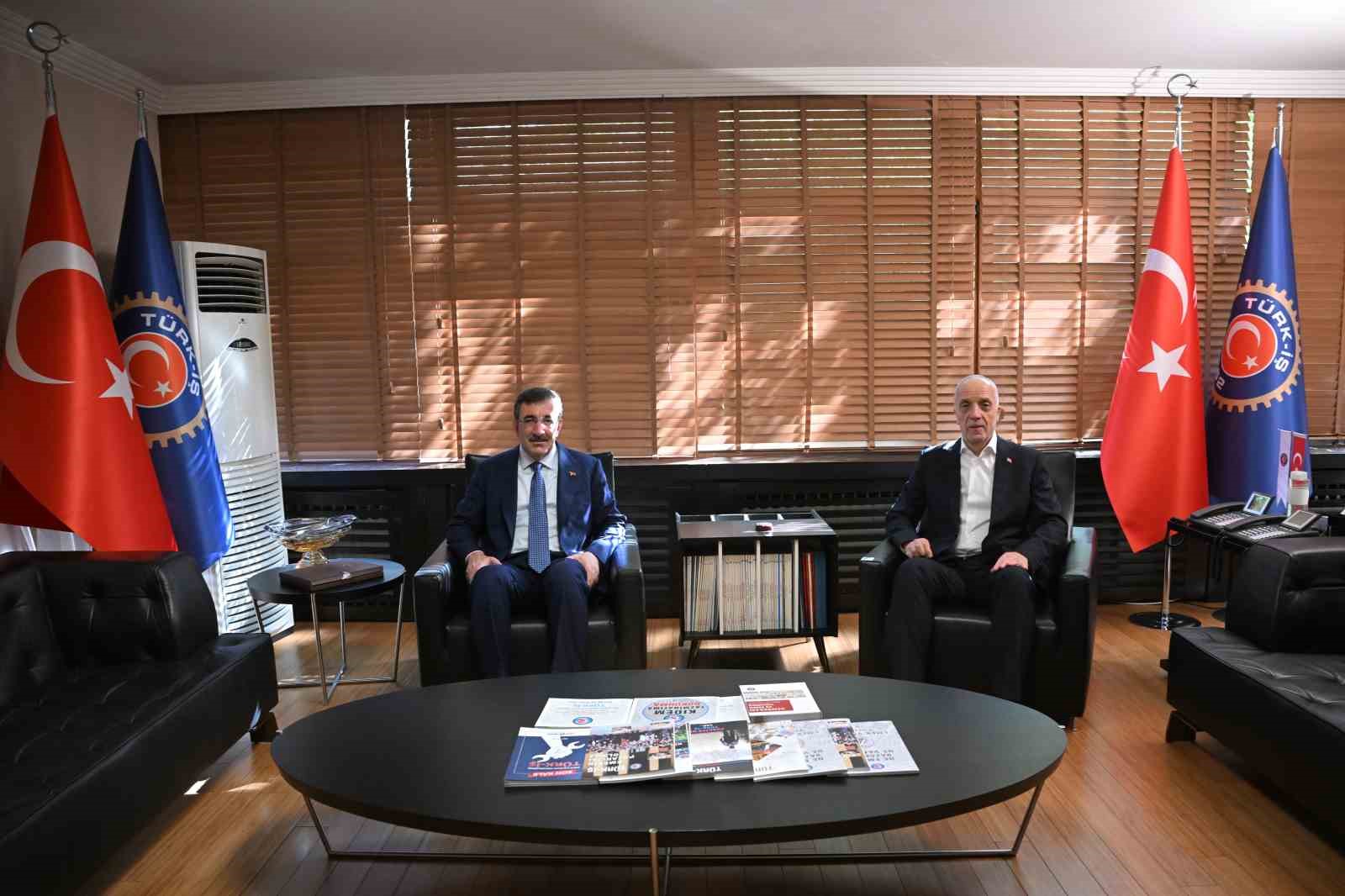 Cumhurbaşkanı Yardımcısı Yılmaz’dan TÜRK-İŞ’e ziyaret
