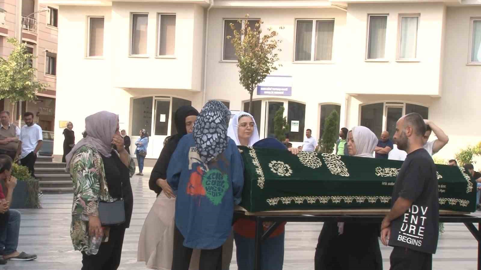 Kocaeli’deki kazada hayatını kaybeden tır sürücüsü toprağa verildi
