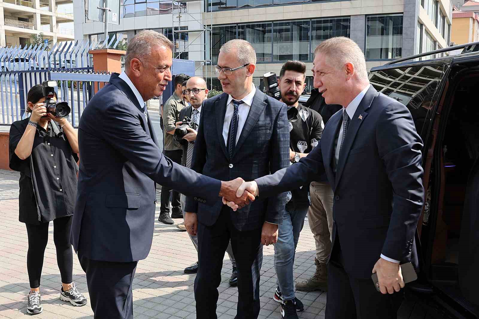 Ataşehir Belediye Başkanı İlgezdi: “Gümrük ile hal alanlarının kaldırılması gerekli”