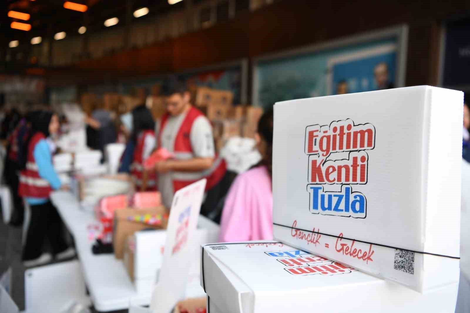 Tuzla Belediyesi’nden 50 bin öğrenciye kırtasiye desteği