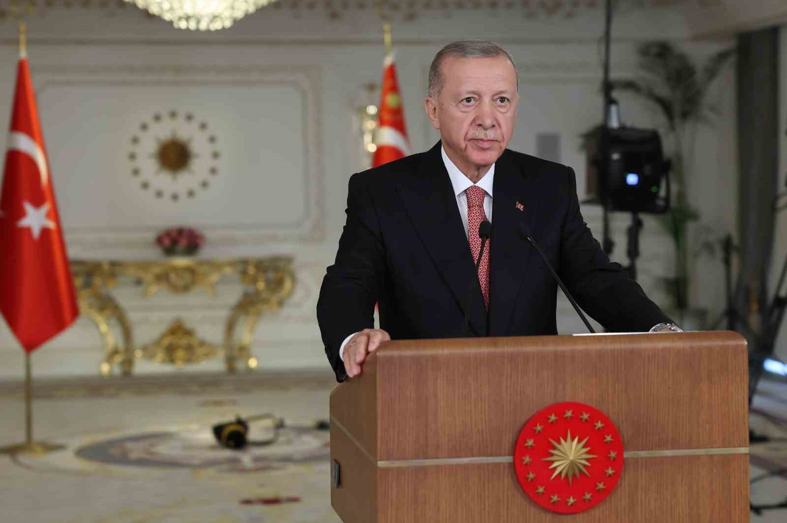 Cumhurbaşkanı Erdoğan: “Depremin siyasetini ve istismarını yapanlardan değil depremzedelerimizin acılarını paylaşanlardan olduk”