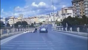 Maltepe’de motosikletli genci hayattan koparan feci kaza kamerada