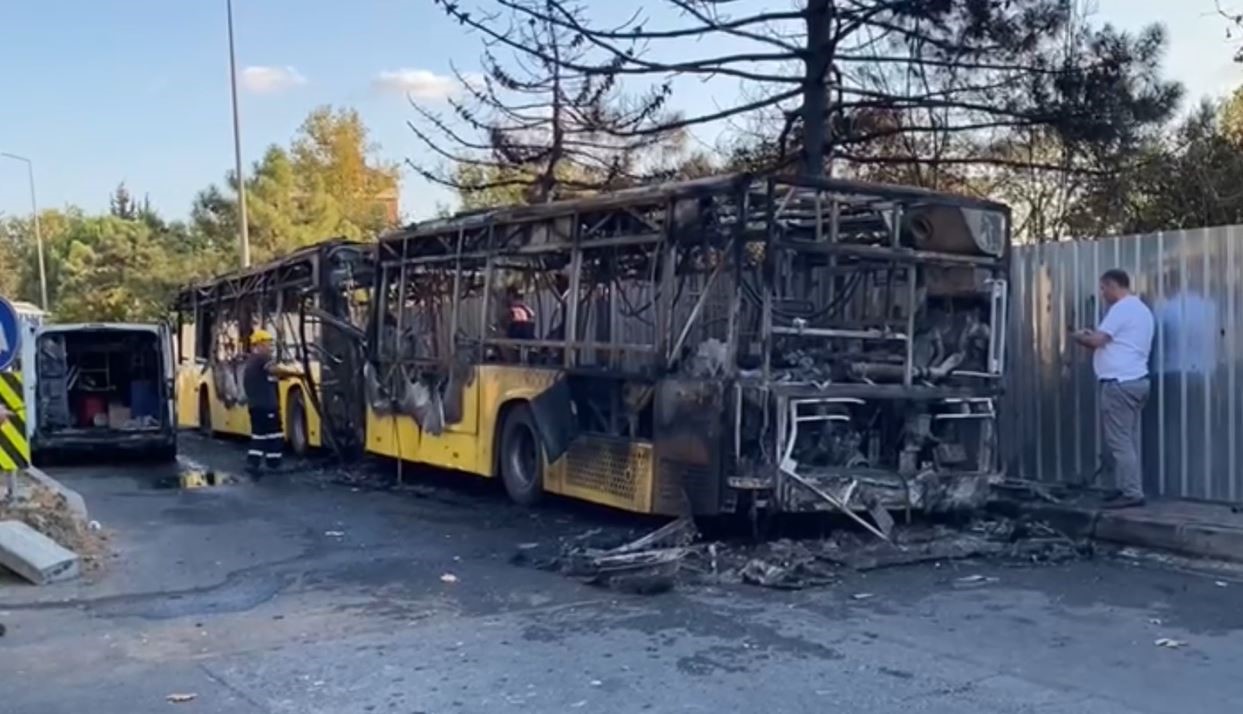 Büyükçekmece’de İETT otobüsü alev alev yandı