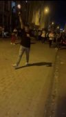 Asker eğlencesinde yol kapattılar, havaya ateş ettiler